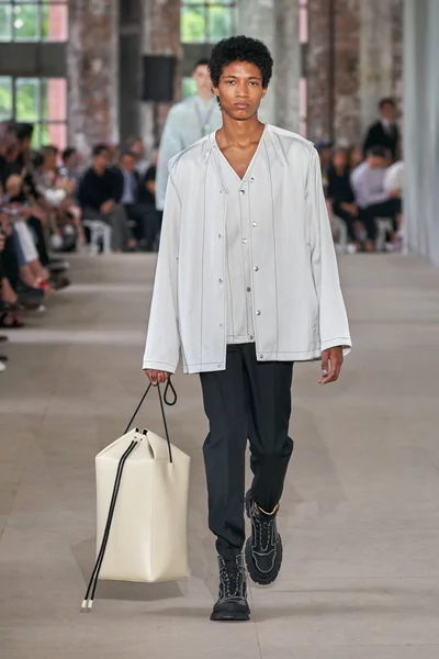 Look 30